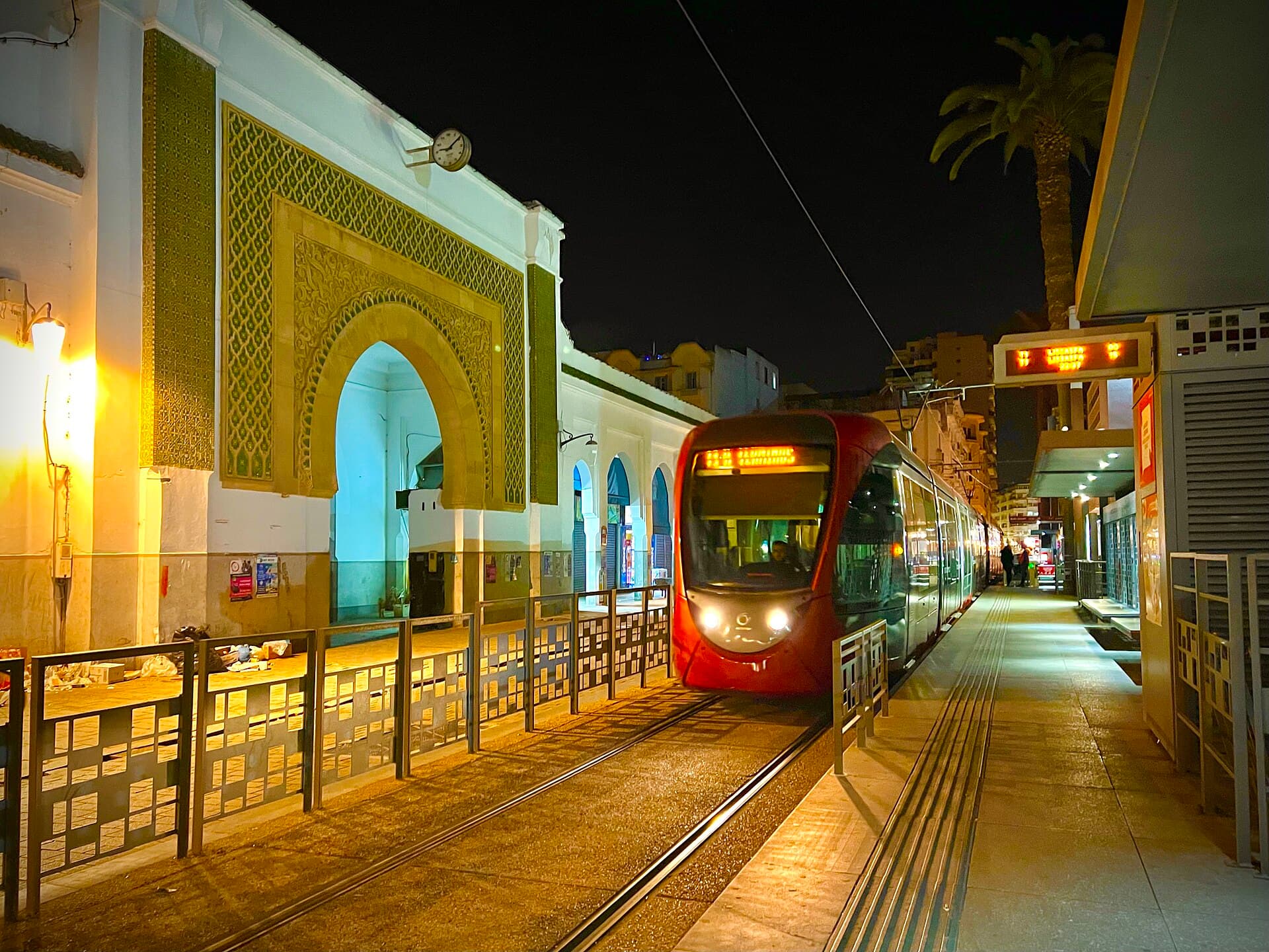 Casablanca de nuit, avec son tramway